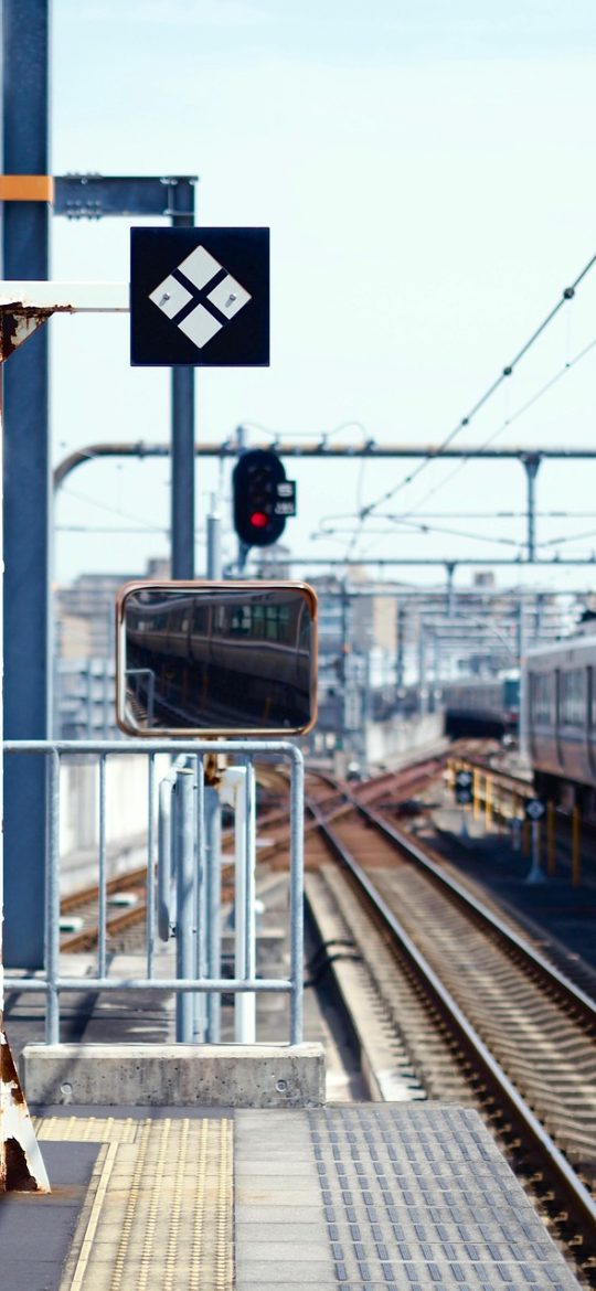 1 cny 到 cny App 首页牌价看板界面，顶部显示时间戳与三条不同口径的汇率数字，背景为浅色卡片布局